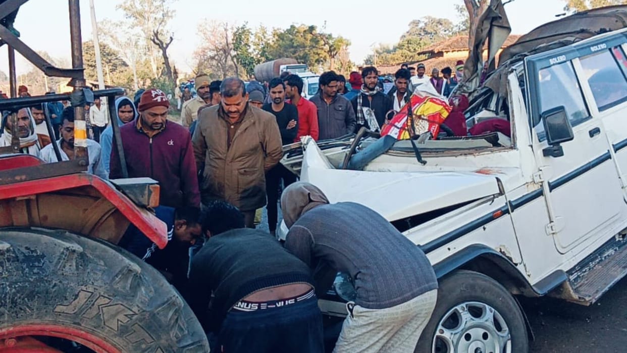 Four people died in collision between Bolero and trailer in Sonbhadra