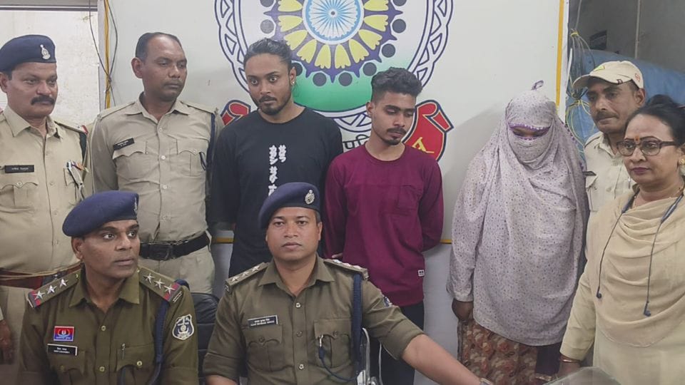 Police arrested three accused in case of throwing newborn baby in bushes in Durg