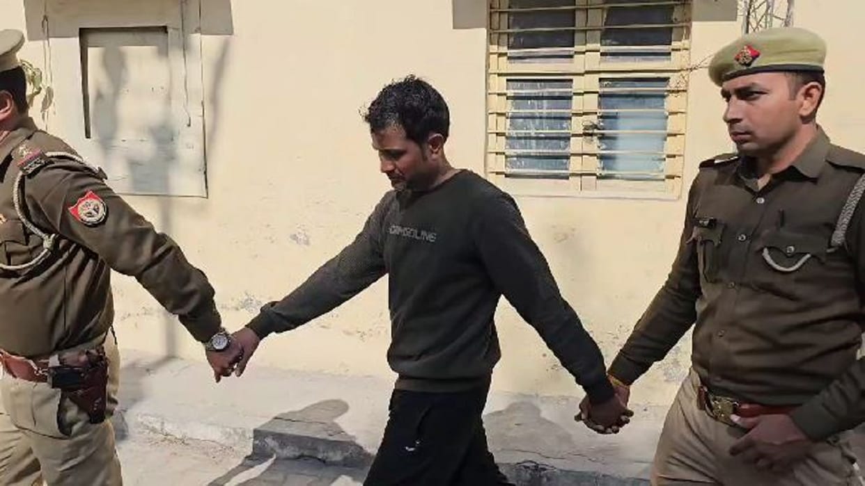 accused arrested for attacking wife and children with knife in Shahjahanpur