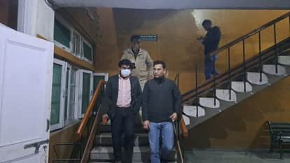 अस्पताल पहुंचे अधिकारी