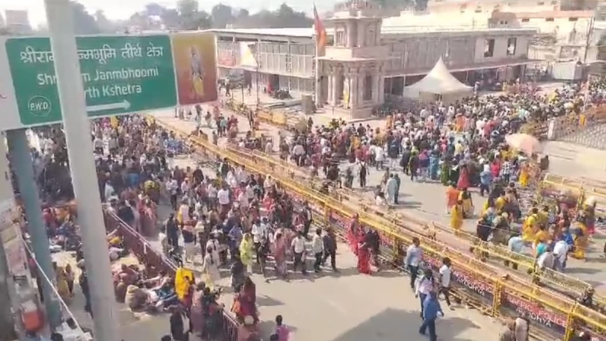 People come in Ayodhya in big numbers.
