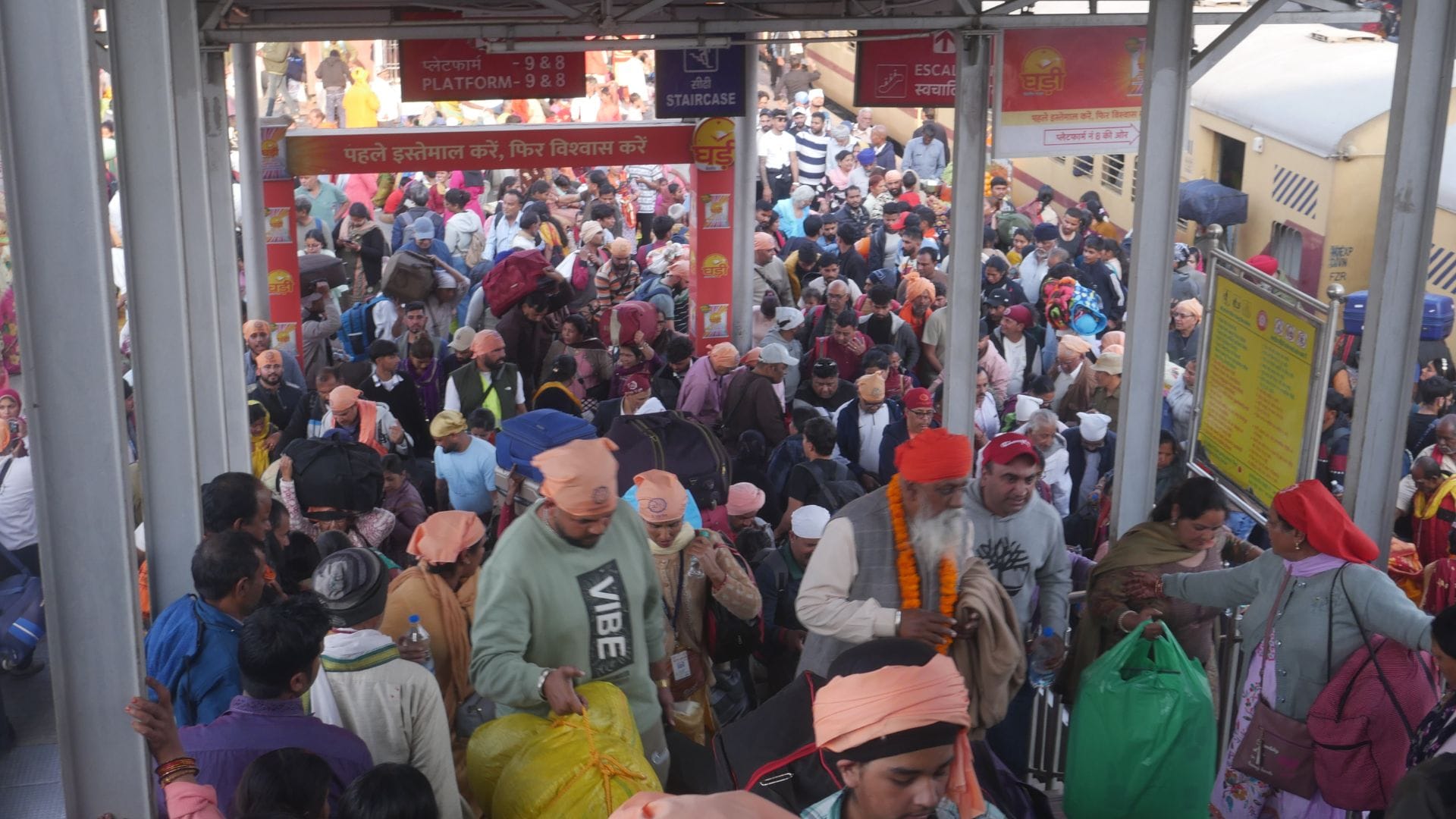 Sant Ravidas Jayanti 2025 Sant Niranjan Das and more than one lakh followers reached Varanasi