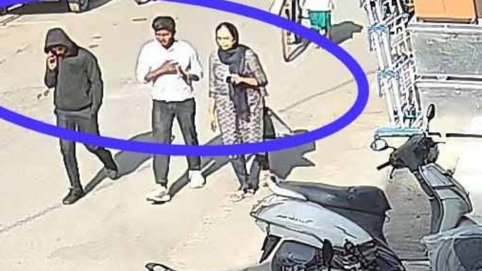 thugs cheated woman returning home from Gurudwara and stole jewelery worth lakhs of rupees In Raigarh