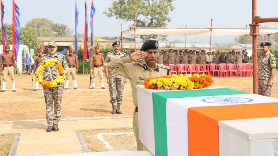 Tribute paid to soldiers sacrificed in encounter in Bijapur