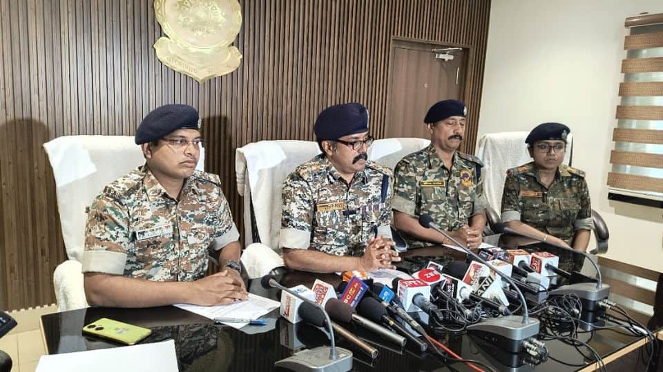 बस्तर आईजी सुंदरराज पी और एसपी जितेंद कुमार यादव ने दी जानकारी