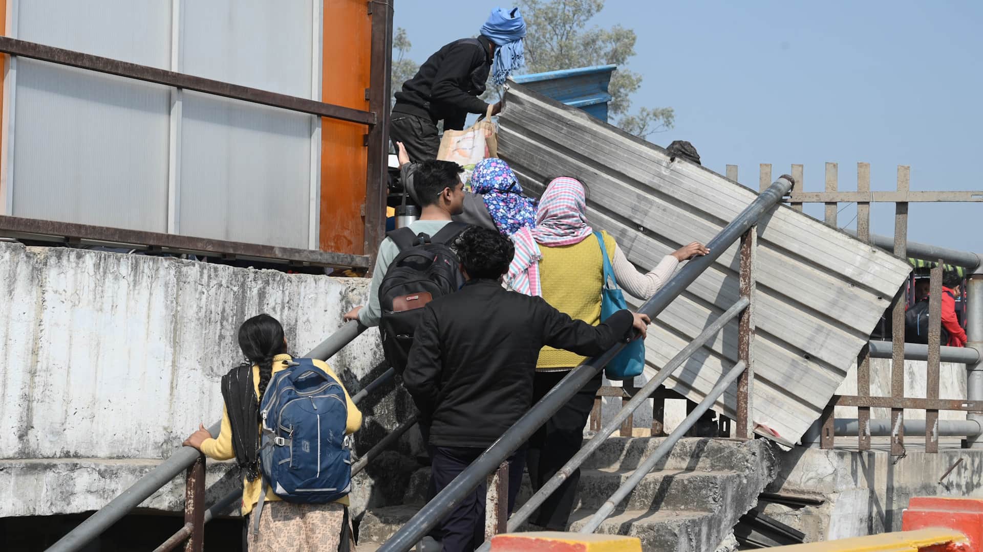 Chaos due to traffic jam in Prayagraj, vehicles are crawling in all the districts connecting Sangamnagari