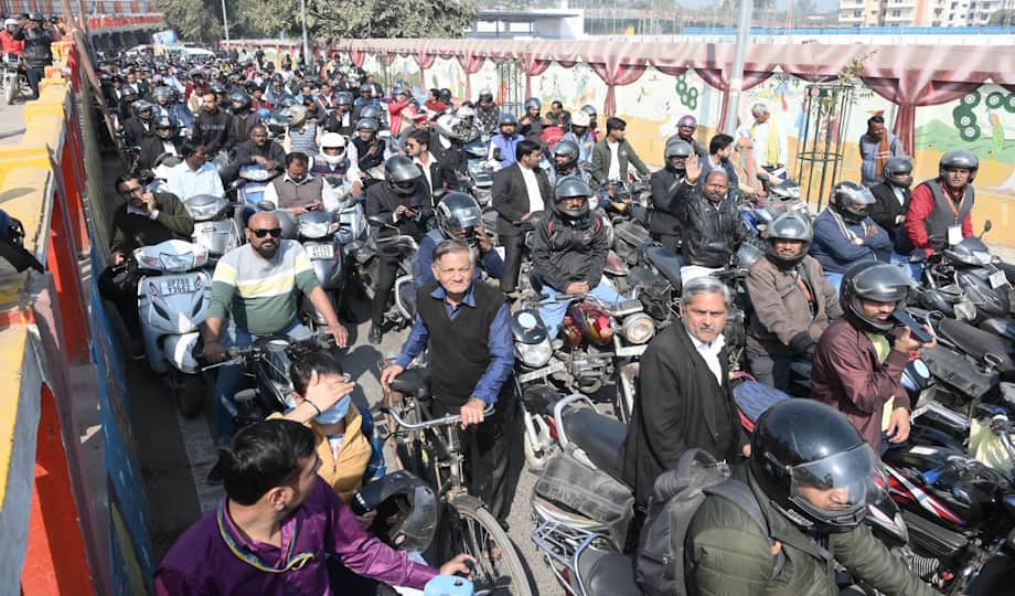 Chaos due to traffic jam in Prayagraj, vehicles are crawling in all the districts connecting Sangamnagari