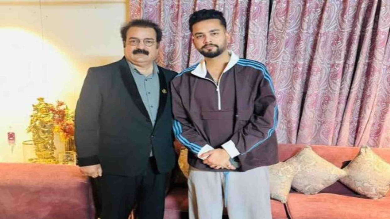 Rajasthan News: Former minister Khachariyawas came under fire after sharing a photo with Elvish Yadav