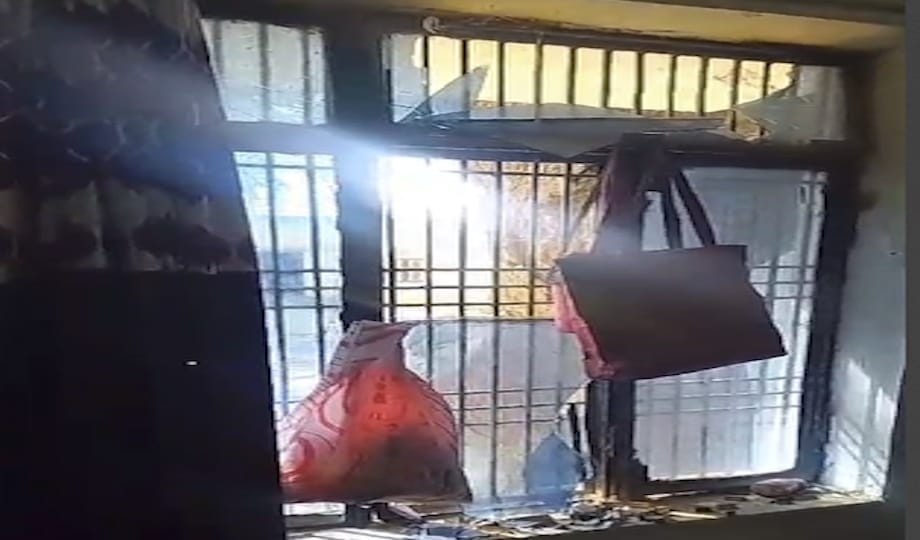 Prayagraj: Miscreants spread panic by bursting bombs in Phulpur, vandalized the factory