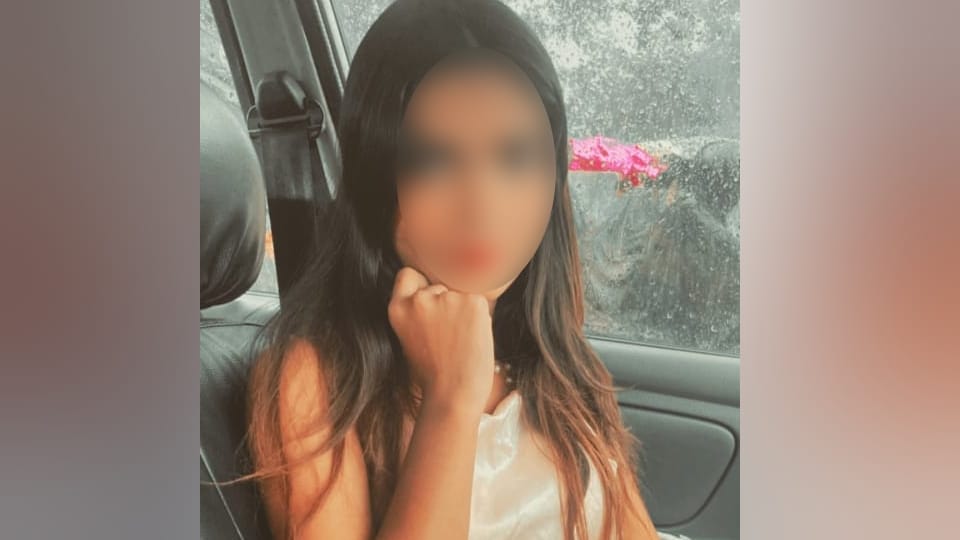 Gorakhpur police arrested Reshma and her associates young woman and a young man In prostitution case