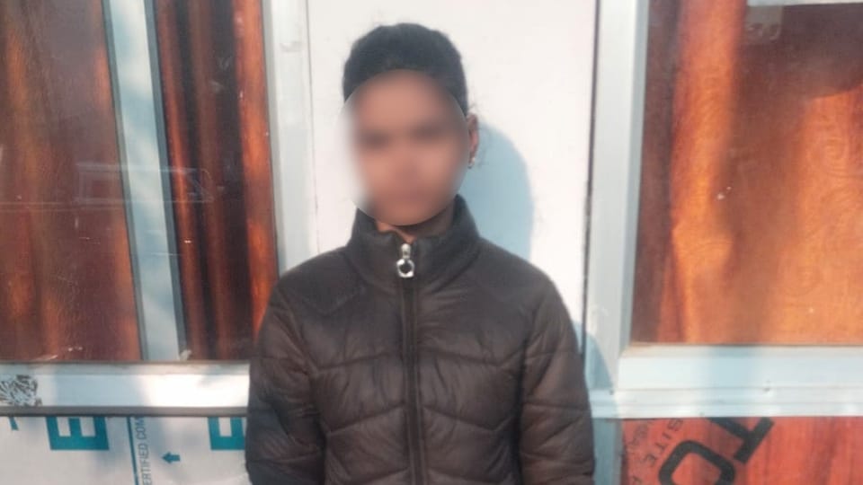 Gorakhpur police arrested Reshma and her associates young woman and a young man In prostitution case