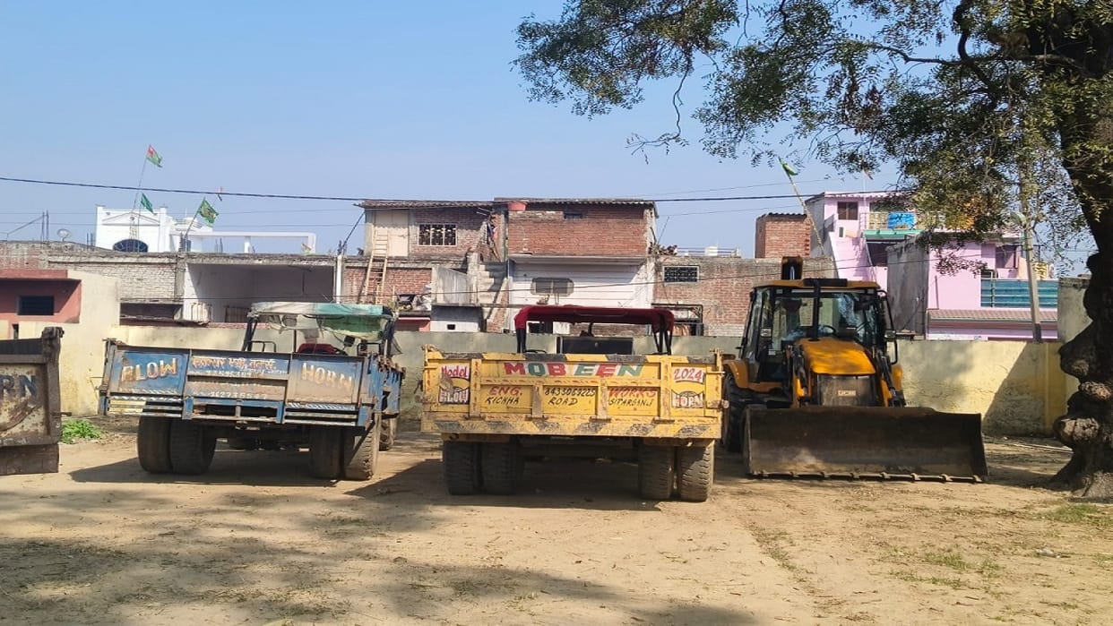 SDM raided the forest with force at night caught illegal mining seven accused arrested