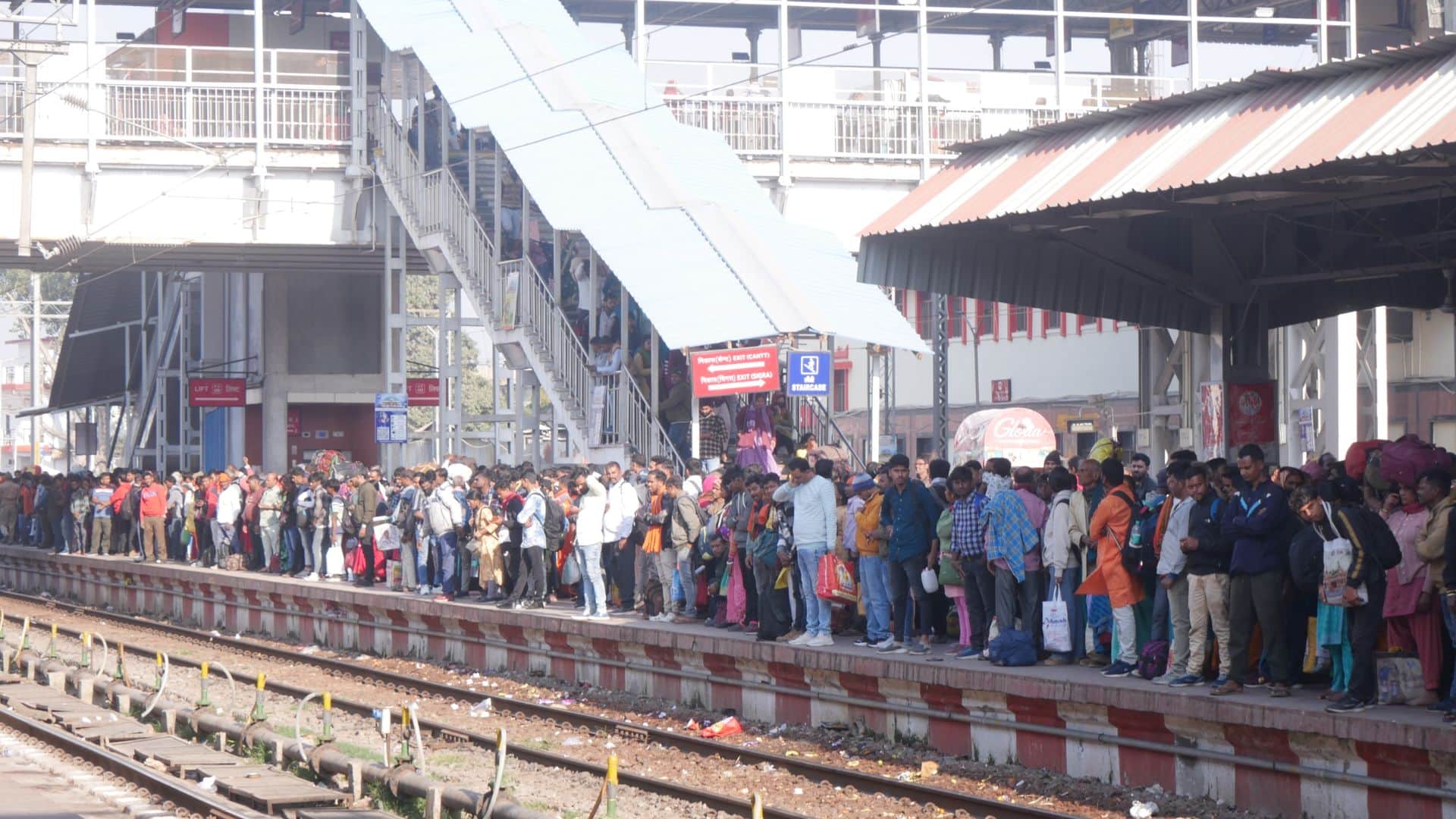Mahakumbh reverse impact traffic jam on highways and Varanasi roads and Ghazipur Varanasi border sealed