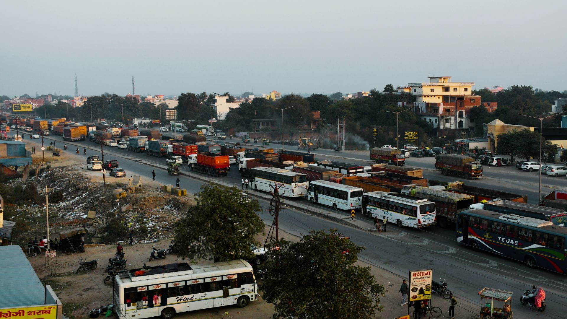 Mahakumbh reverse impact traffic jam on highways and Varanasi roads and Ghazipur Varanasi border sealed
