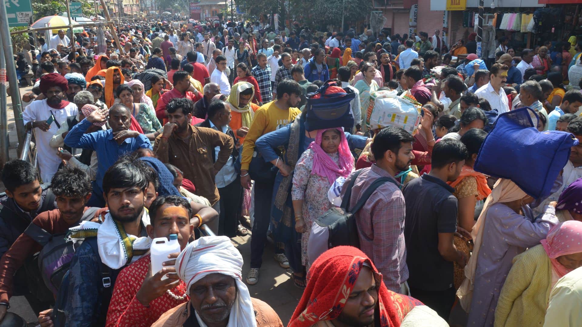 Mahakumbh reverse impact traffic jam on highways and Varanasi roads and Ghazipur Varanasi border sealed