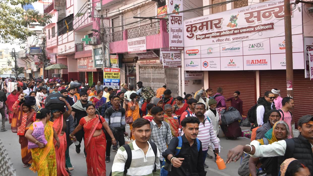 Mahakumbh 2025 Flour Sugar Refined Oil Shortage Hits Prayagraj Retail Shops Out of Stock due to Mahkumbh Traff