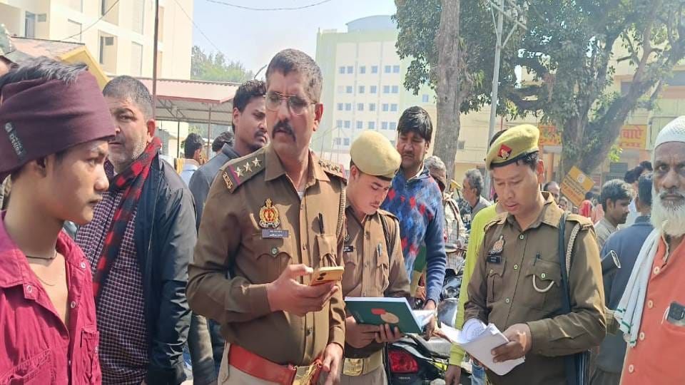 Shopkeeper murdered by stabbing with knife in Gonda crime committed because he refused to throw chicken waste