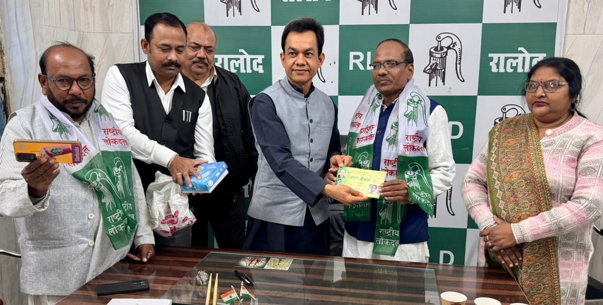 UP: State Vice President of Republican Party Ganesh Prasad joins RLD.
