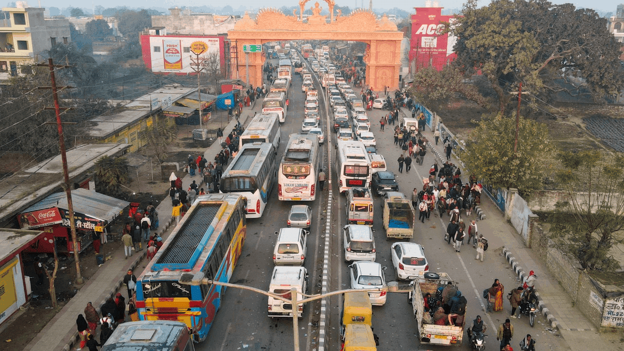 Heavy traffic jam in Prayagraj devotees returning home in three days instead of two