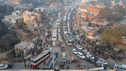 Mahakumbh 2025 Prayagraj traffic updates crowded in road buses and trains