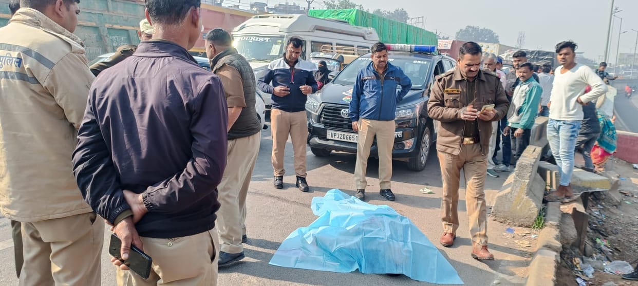 Tragic accident in Agra bike riders were crushed by an unknown vehicle on highway death of two youths