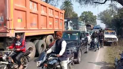 मसवासी में हुए हादसे के बाद लगा जाम