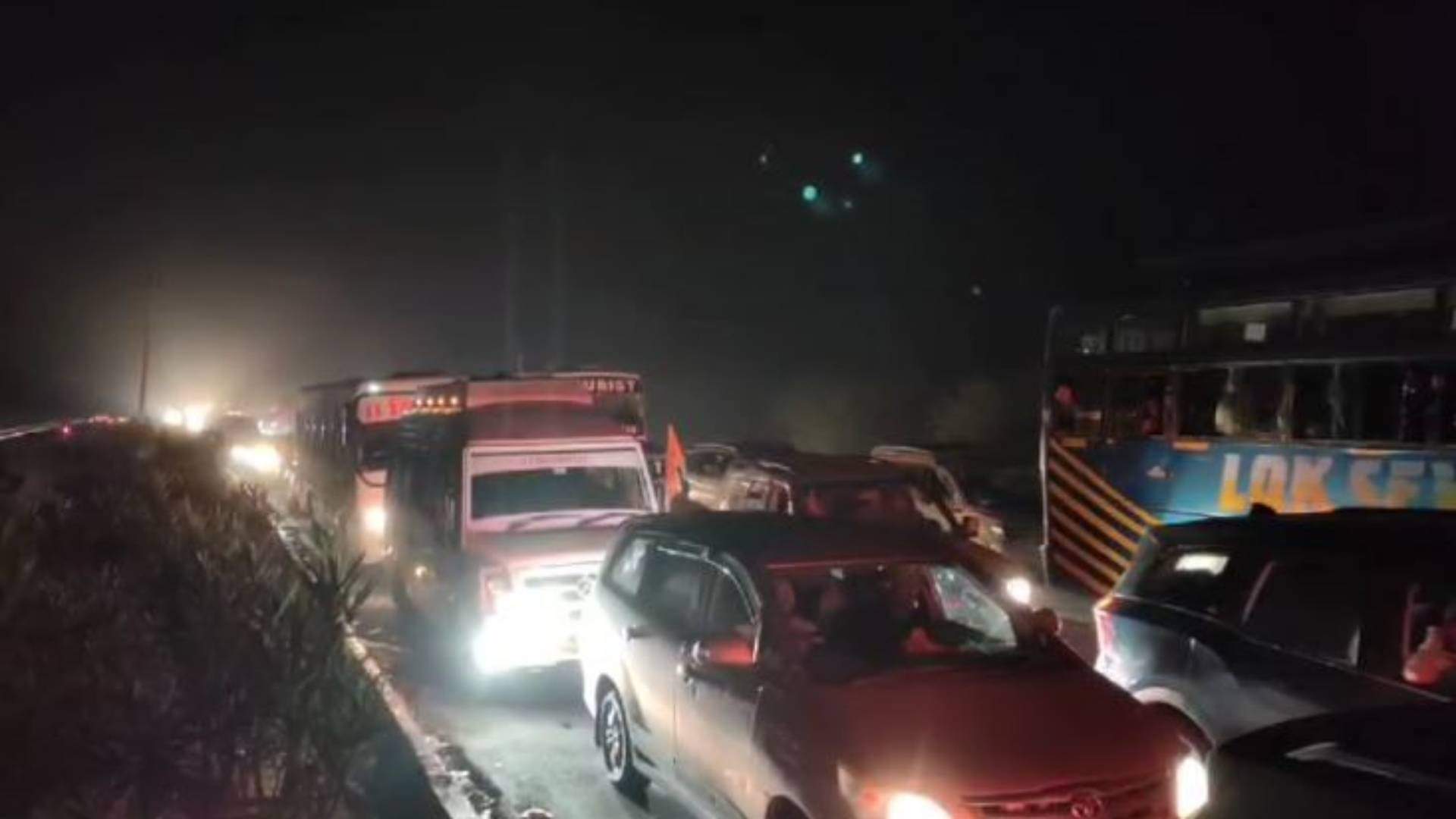 MahaKumbh Traffic See in pictures highway jam due to Mahakumbh crowd vehicles stopped 30 km Rewa-Chakghat