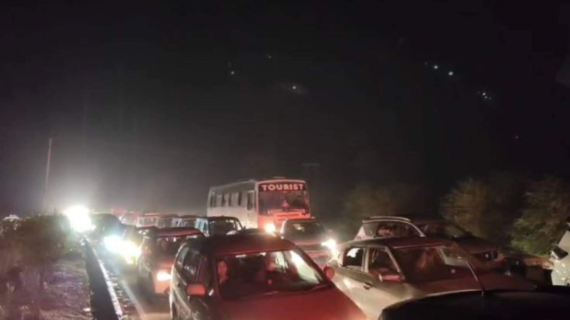 MahaKumbh Traffic See in pictures highway jam due to Mahakumbh crowd vehicles stopped 30 km Rewa-Chakghat