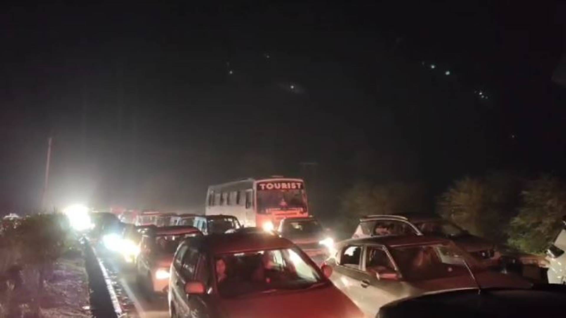 हाइवे पर लगा जाम