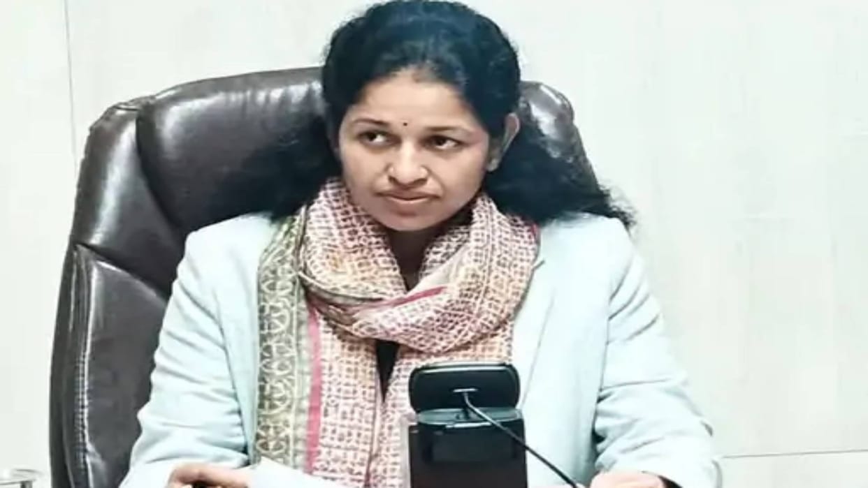 Rewa Officers missing from duty on MahaKumbh Marg Rewa Collector issues notice to four salary hike stopped
