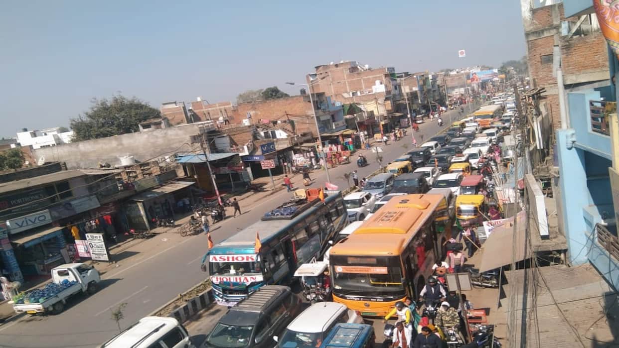 Chaos due to traffic jam in Prayagraj, vehicles are crawling in all the districts connecting Sangamnagari