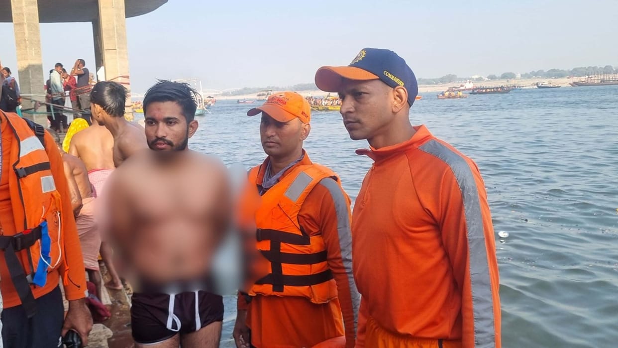 Seeing a young man drowning NDRF personnel jumped into the water and saved the young man at Manikarnika Ghat