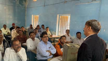 Show-cause notice issued to nine officers and employees in Kabridham