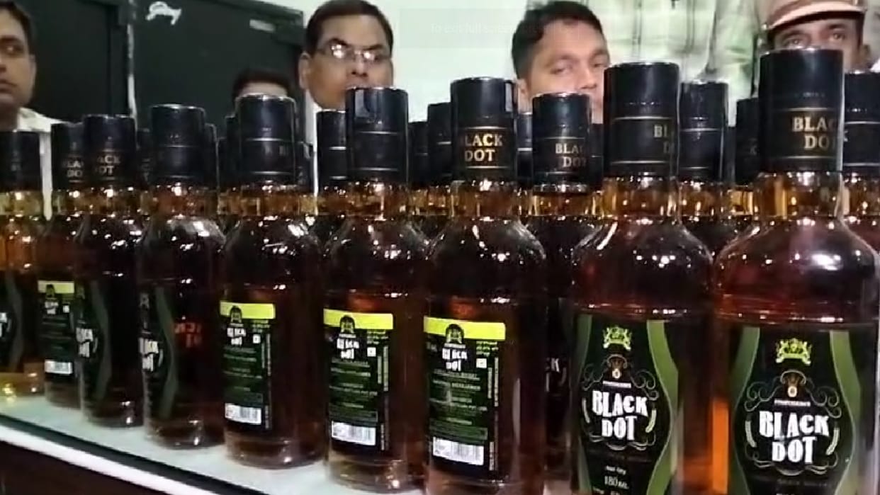 Bilaspur One thousand boxes of illegal English liquor caught before voting
