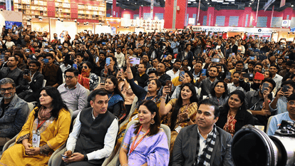 Thousands of book lovers arrived on last day of Delhi Book Fair