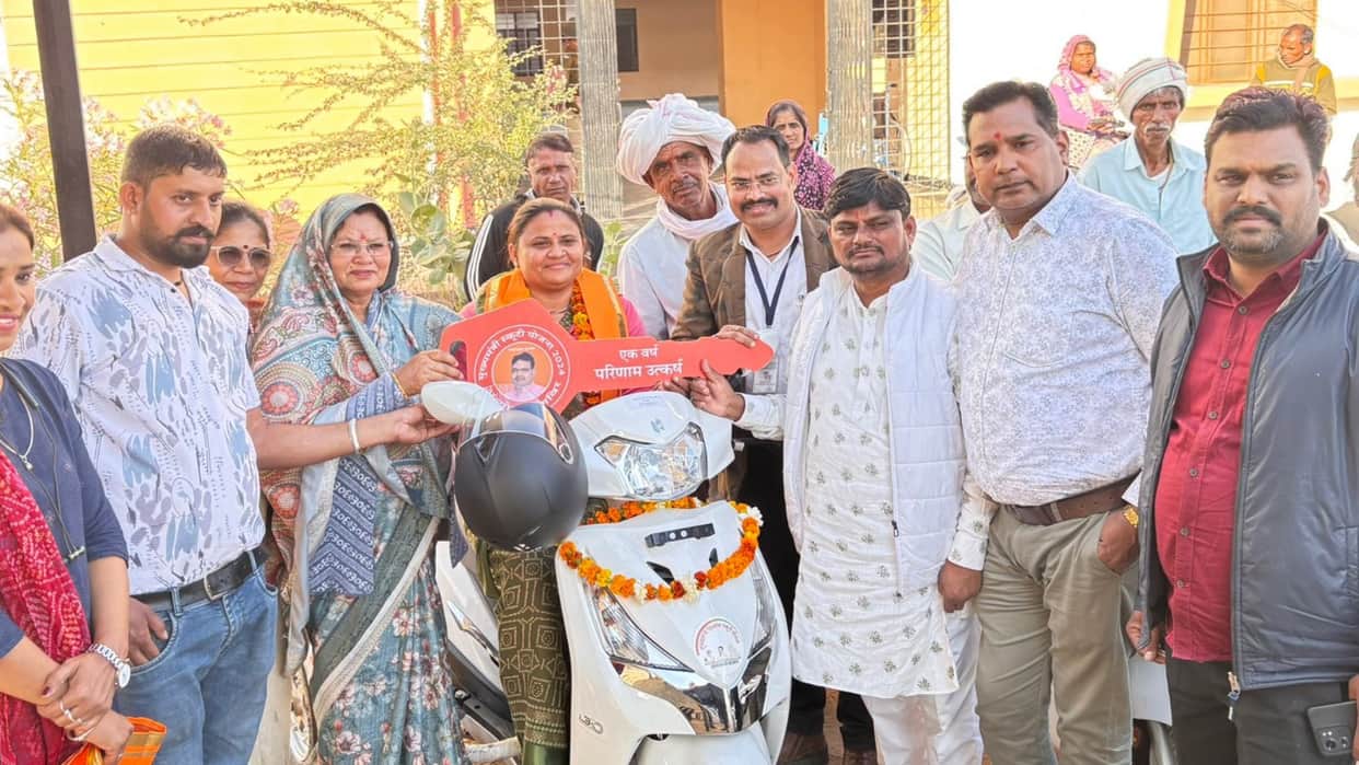 Salumbar: CM Divyangjan Scooty Scheme, MLA Shanta Meena distributed scooters to 11 Divyangjan people