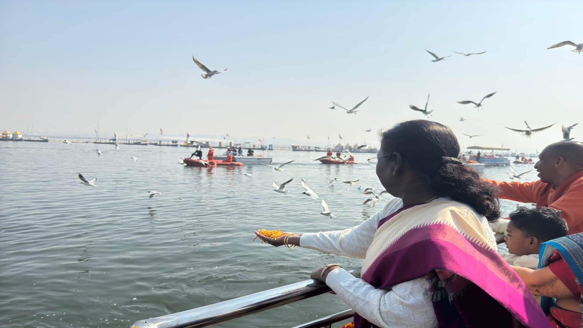President of India droupadi murmu both in prayagraj sangam