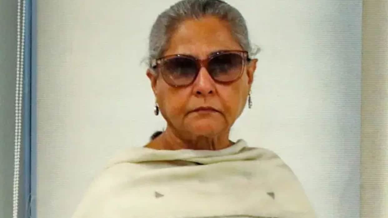 Amitabh bachchan happy with abhishek bachchan film be happy but mother jaya bachchan do not want to watch aksh