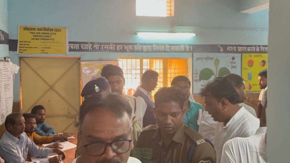 99 वर्षीय महिला को मतदान करने से रोका