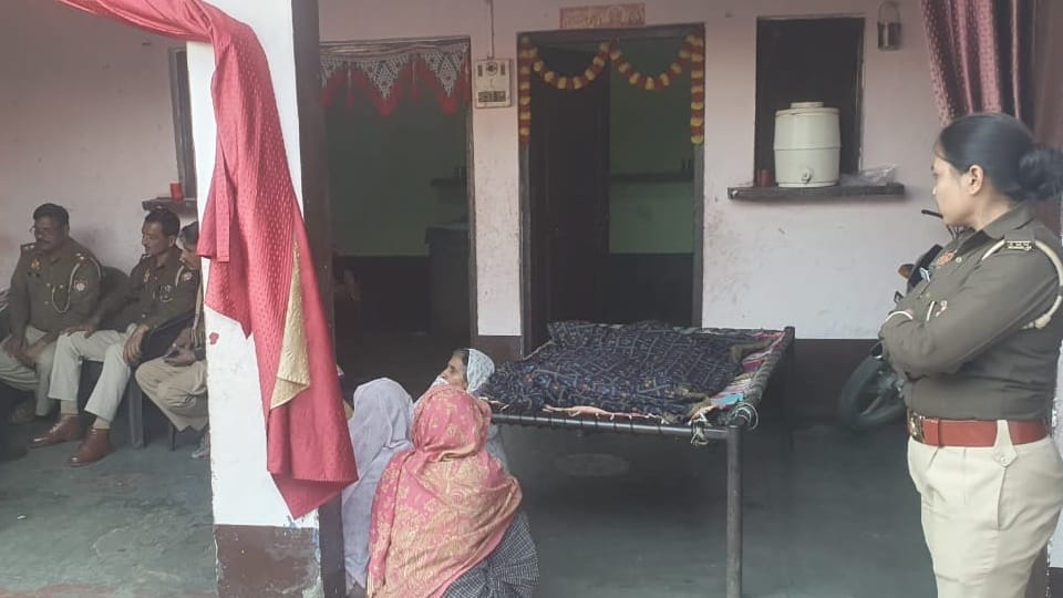 Amroha Crime News Woman Slits Her Throat After Killing Daughters Video Calls Husband in Final Moments