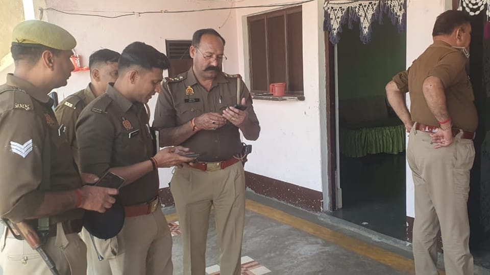 Amroha Crime News Woman Slits Her Throat After Killing Daughters Video Calls Husband in Final Moments