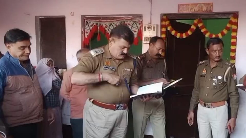 Amroha Attempts Suicide and Murder Case woamn made a video call to her husband After slitting her own throat
