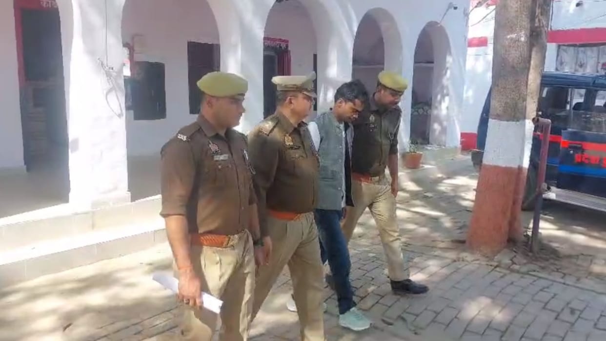 state head of group arrested for asking for money in Balrampur.