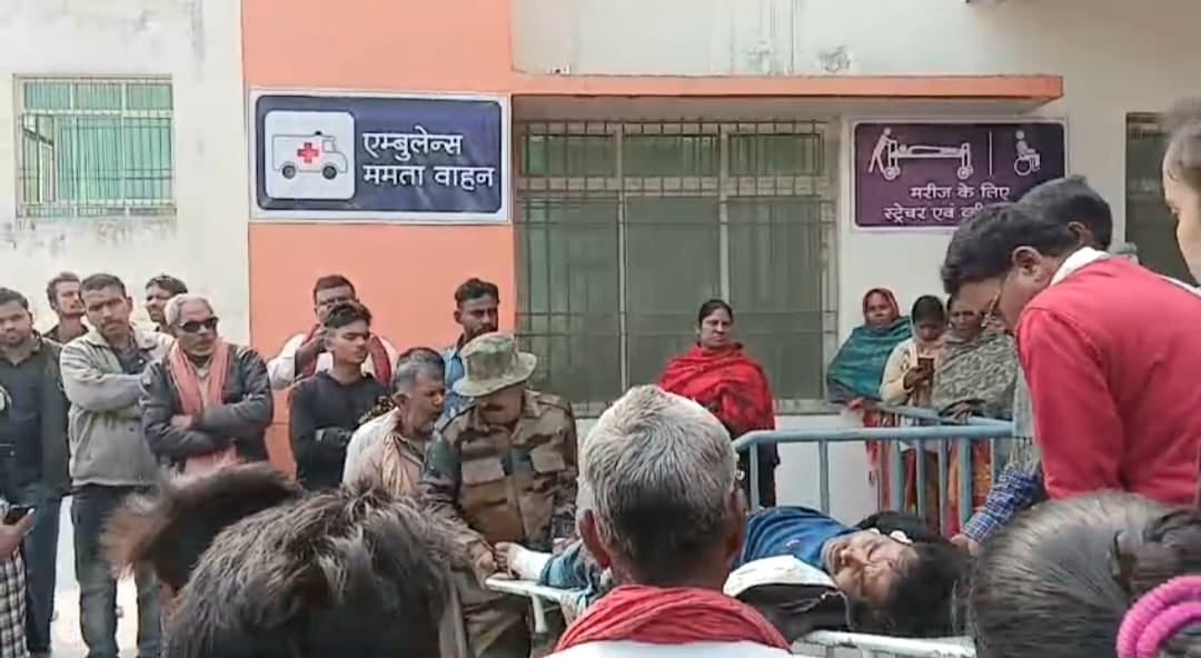 Bihar: 3 people including a student died in a road accident in Bettiah, four is critical; auto-car collision