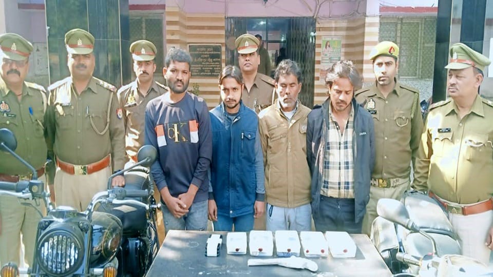 Four thieves arrested with gold, silver and cash