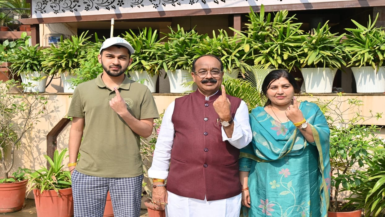 CG Nikay Chunav 2025: Deputy CM Arun Sao vote with his family
