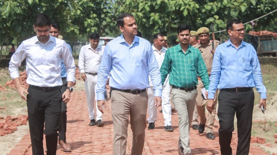 Big land scam in Moradabad: Crores of rupees played land records, 800 hectares area reduced 5800 hectares