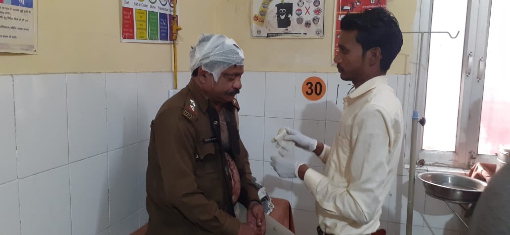 Smugglers deadly attack forest department team in Nasirpur Firozabad