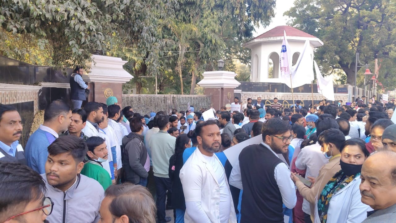 IMA Doctors protest in Bareilly demanding payment of Ayushman