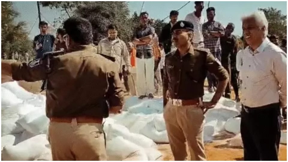 Jabalpur Accident News Traveler Returning From prayagraj Collides With Truck Mp News in Hindi